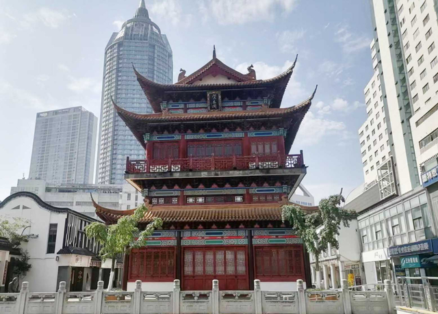 梁溪既是无锡的别称，又是区名。图为梁溪区的皇亭 