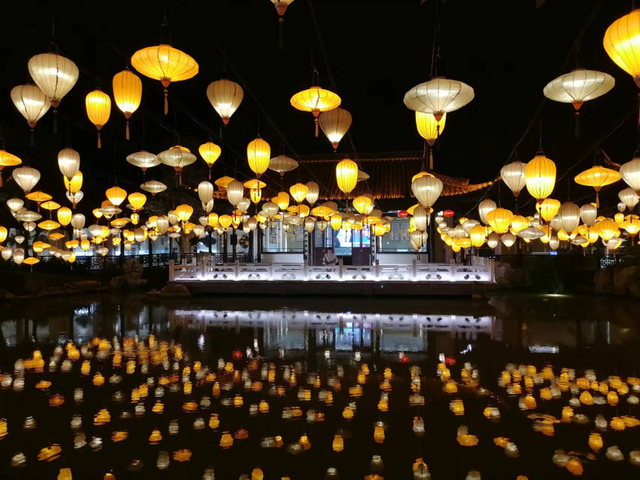 扬州别称“维扬”，今维扬区已撤销。图为曾属于维扬区的长春桥周边景观 