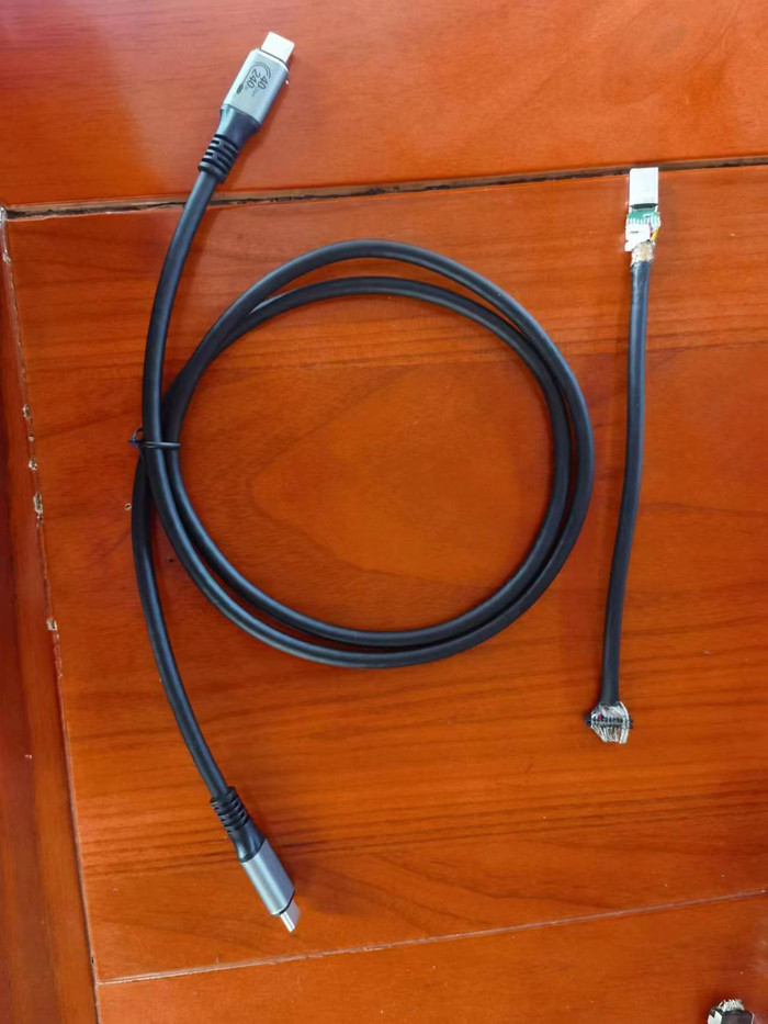 电子厂生产的数据线样品 陈熊海摄