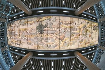 佛山地铁3号线“东平站”出站大厅的“清明上河图”装饰可以同佛山持续数百年的商业记忆相映成趣。（资料图片）（@视觉中国）