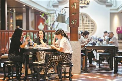 广佛文化同宗同源，“得闲饮茶”是两地人共同的爱好。（资料图片）广州日报全媒体记者陈忧子 摄