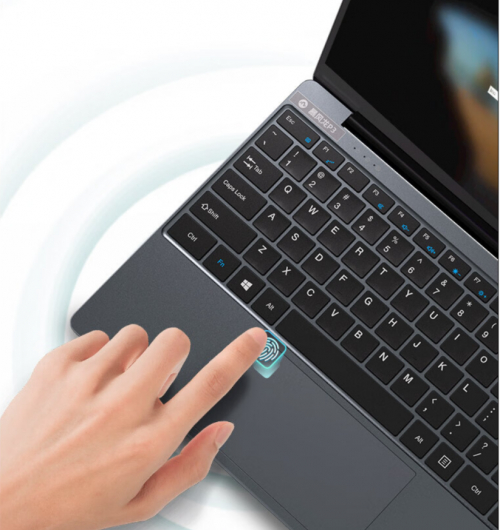 　　▲暴风龙P3的机身还有一些凸显细节的设计。它的机身边角都经过了圆润处理，因此不用担心边角尖锐的问题。