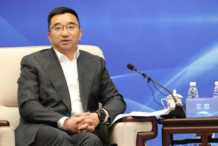 　　联想集团副总裁王忠在现场发言