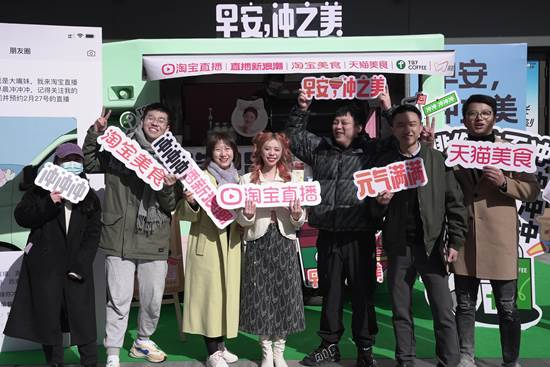 图说：抖音网红大嘴妹，为入淘开播做预热。