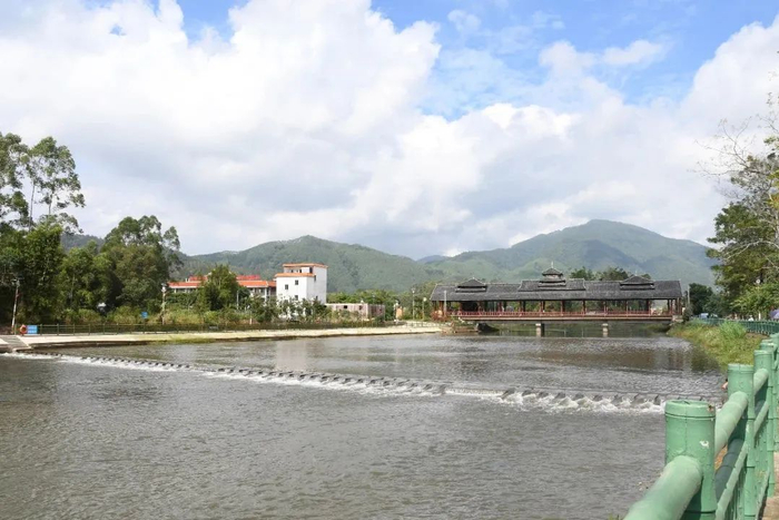 △下帅乡风雨桥。