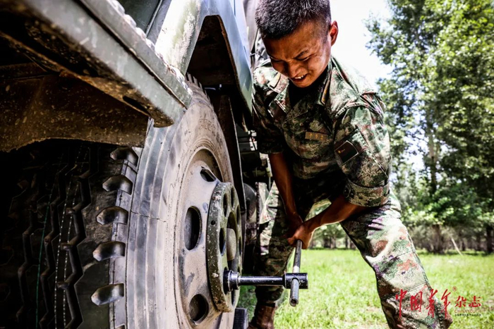 “雷锋班”战士苦练技战术