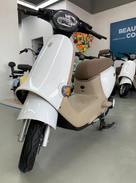 　　图注:爱玛妮娜Q305时尚惹人爱