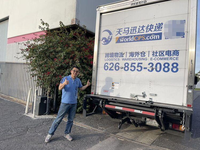 　　天马物流罗豪免费运送救灾物资