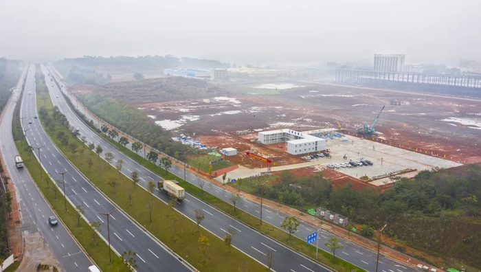 △ 建设中的广东省（肇庆）大型产业集聚区鼎湖莲花-富溪市管起步区。西江日报记者 梁小明摄