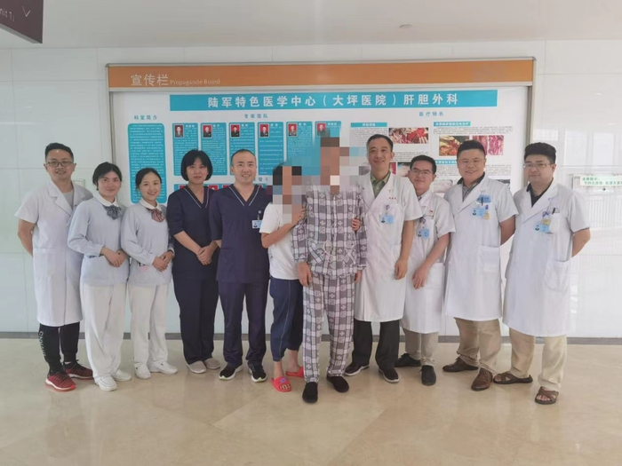 肝胆胰外科刘宏鸣团队。大坪医院供图