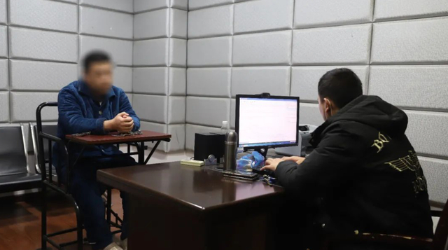 警方询问案情。 湖北警方供图