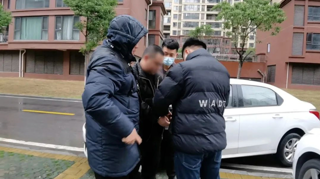 警方抓获涉案人员。 湖北警方供图