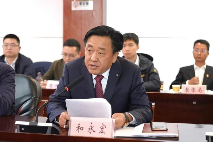 ▲县委书记和永宏介绍永胜县乡村振兴和产业发展工作