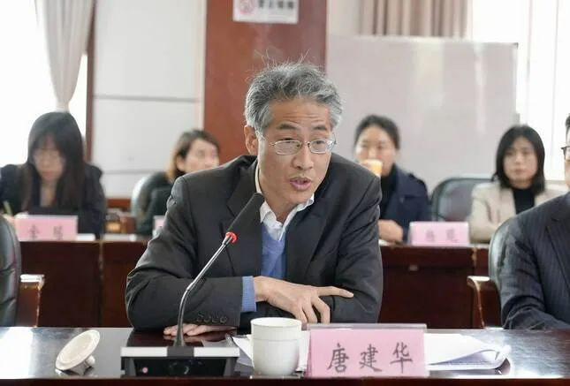 ▲中注协党委委员、副秘书长唐建华介绍中国注册会计师行业相关情况