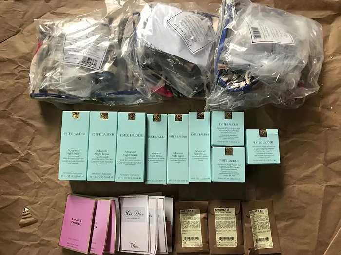 雪莲做代购时，雅诗兰黛小棕瓶曾是最好卖的产品。图 / 受访者提供