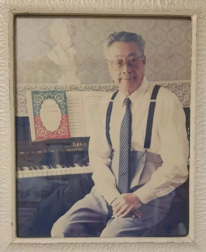 ▲万桐书生前近照。（万桐书家人 供图）