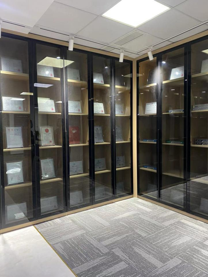 丰源芯办公室展示柜。图片来源：时代财经摄