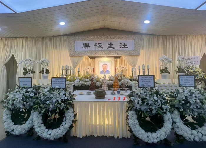 　　图四:罗杰伦追悼会现场