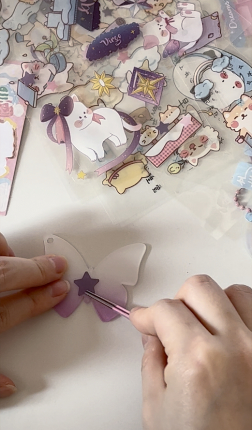 ▲不少“90后”也迷上了咕卡。（图由受访者提供）