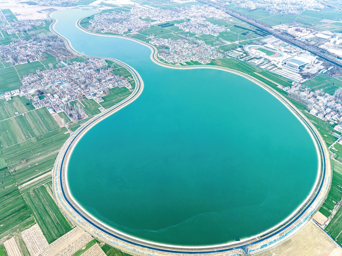 航拍引江济淮“宝葫芦”水库——鹿邑后陈楼水库。 （图片来源：视觉中国）