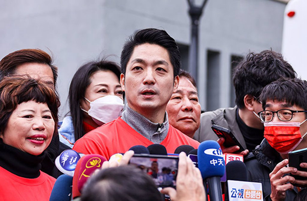 蒋万安（中）。（图片来源：台湾“中时新闻网”）