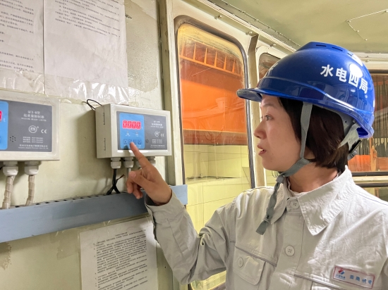 田得梅在工作中