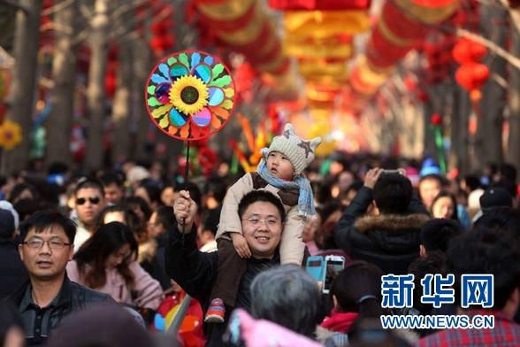 ▲黄金周激发了国民旅游和消费的热情。  图片来源：新华网