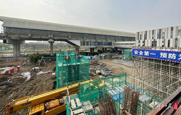 在建中的花桥站换乘通道，为三座换乘桥，换乘时间预计控制在5分钟内。