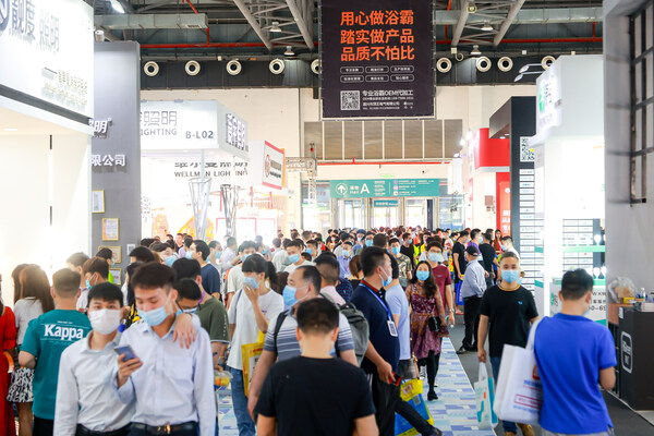 　　促厂商成交，谋行业发展。3月18日第28届古镇灯博会璀璨绽放