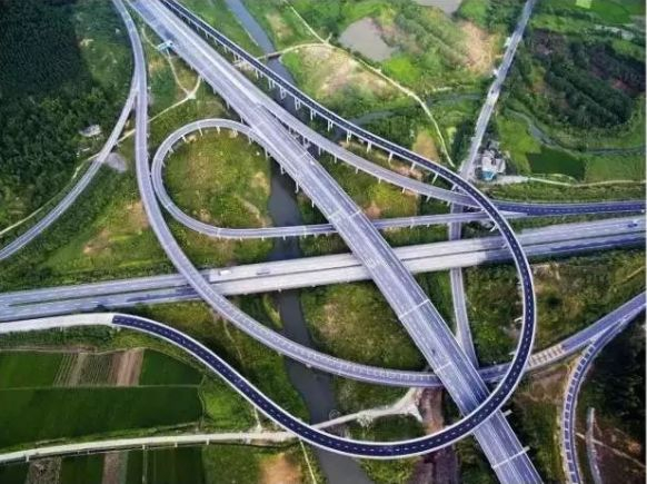 南韶高速粤北段与京港澳高速马坝互通立交（图片来源：广东发布）