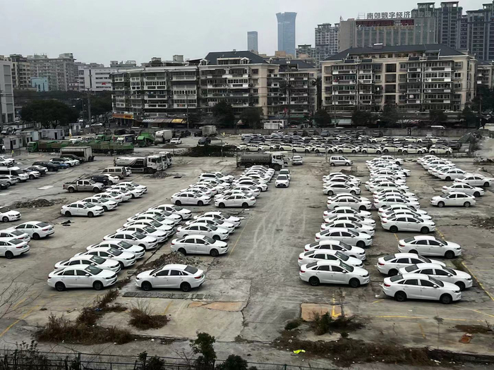 温州市瓯海区某二手汽车城。时代财经摄