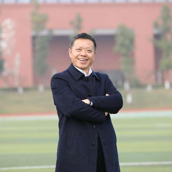 ▲天府八中办学顾问陈刚