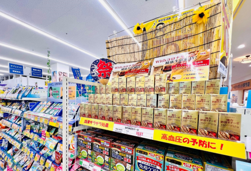 　　药妆店里的人气产品