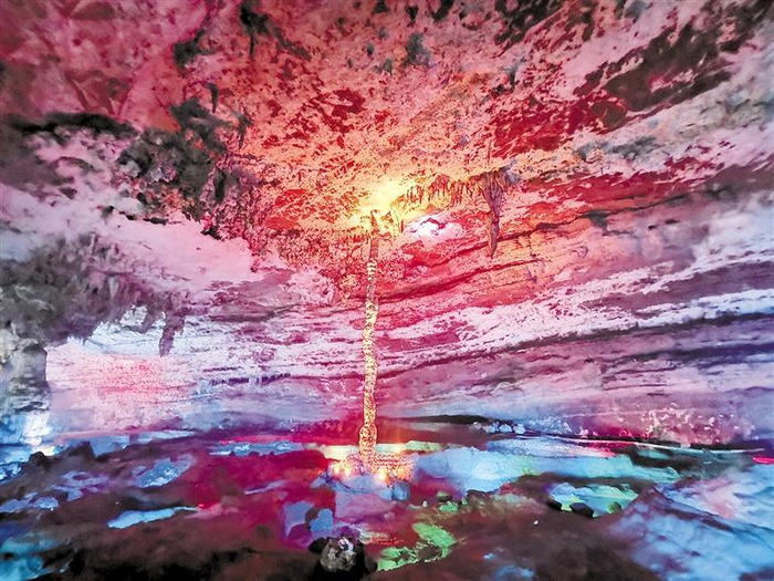     十二背后旅游区双河溶洞。 赵林 摄