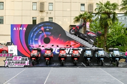 　　图注:爱玛劲霸F692大动力电动车