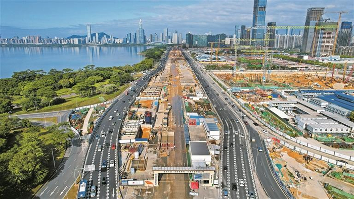 滨海大道（总部基地段）交通综合改造工程有望今年建成。深圳商报记者 廖万育 通讯员 叶振峰 摄