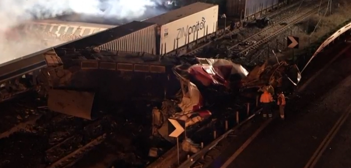 希腊火车相撞事故现场（美国《华盛顿邮报》视频截图）