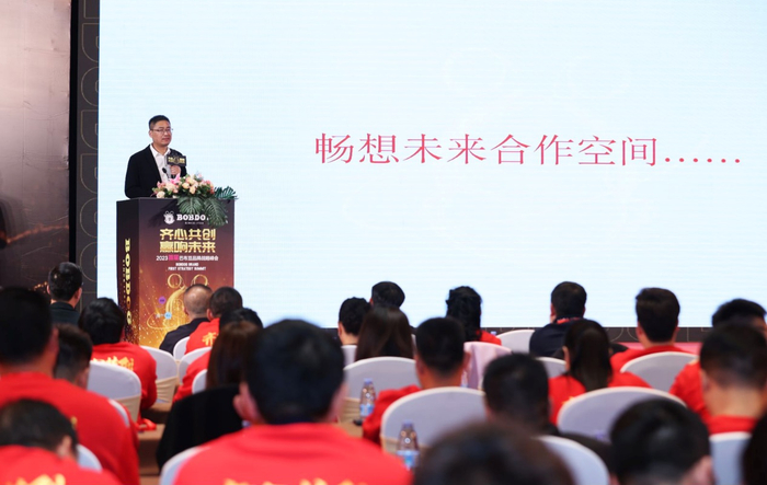 　　琪尔特集团副总裁：黄成业先生