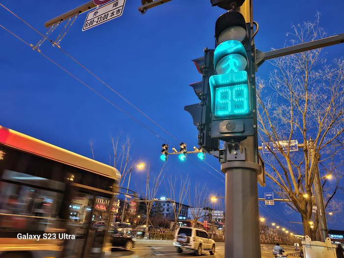 三星Galaxy S23 Ultra主摄实拍样片，夜景