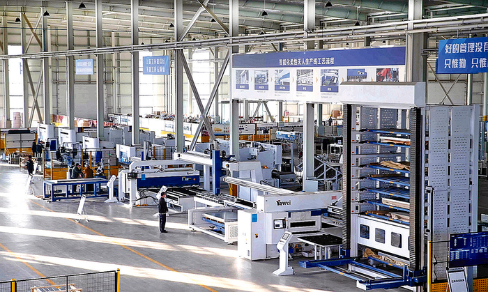 万华畜牧设备智慧工厂5G技术生产车间一角。  田春雨摄