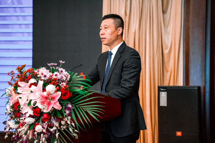 　　民建中央委员、省政协经济委员会副主任、民建辽宁省委副主委、辽宁省航空运输协会会长 杨澍熙