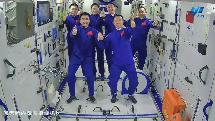  太空“会师”
