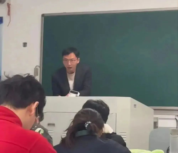 河南农业大学张老师酷似《狂飙》中的高启盛，走红网络。/受访者供图