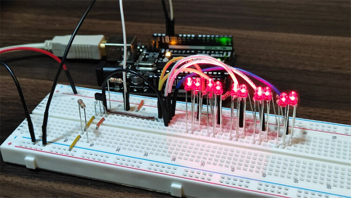 图8.2 开关电路外观（使用Arduino和晶体管）