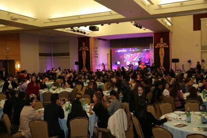 　　图为The House Club于2022年在美国洛杉矶举办的感恩节晚宴