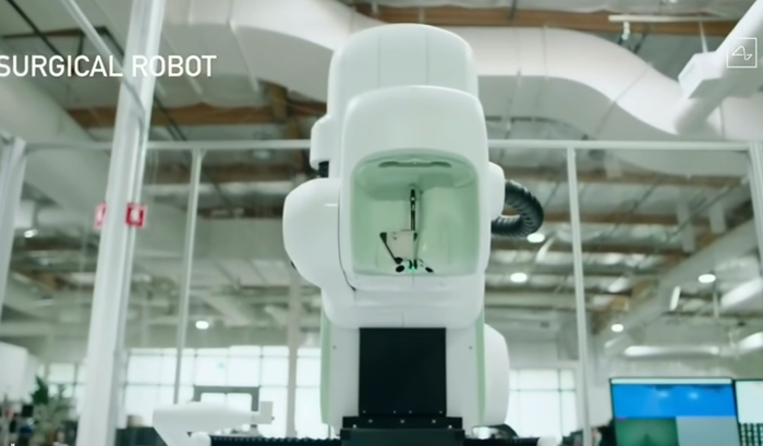 （Link 0.9和手术机器人，来源：Neuralink）
