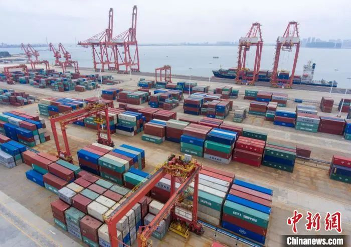 资料图：航拍洋浦港小铲滩码头。　骆云飞　摄