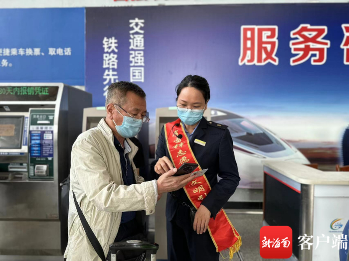 服务旅客。通讯员供图