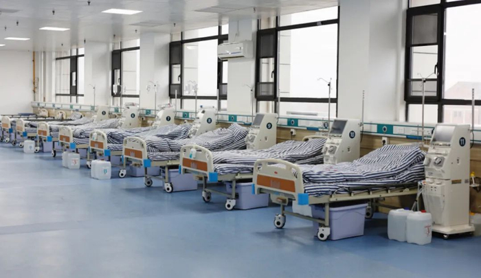 湖北省黄梅县黄冈市黄梅县杉木乡卫生院的肾透析病房窗明几净。赵苑旨摄