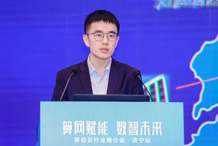 　　山东移动信息系统集成中心云网融合支撑室主任侯骞 发表演讲